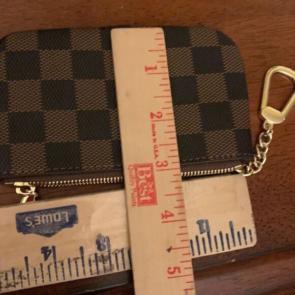 Checker coin/keychain wallet.  NWOT. I have five available.  Great gifts - Picture 3 of 5